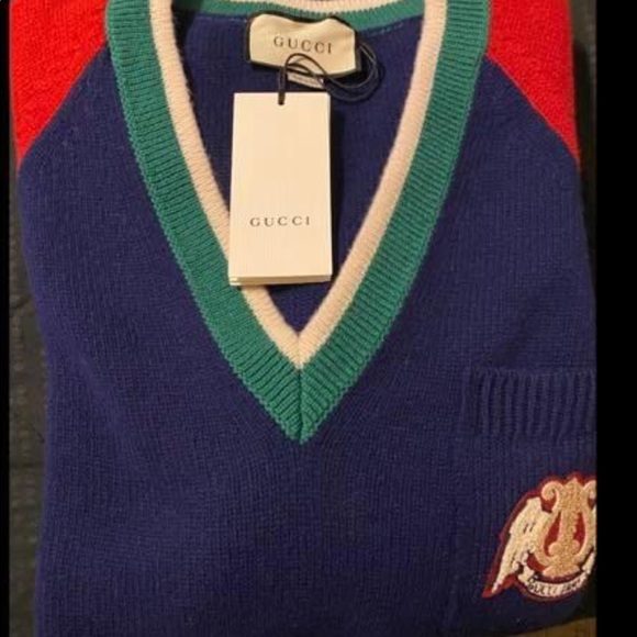 ❌SOLD❌NWT GUCCI men’s v neck crest sweater - Picture 2 of 4